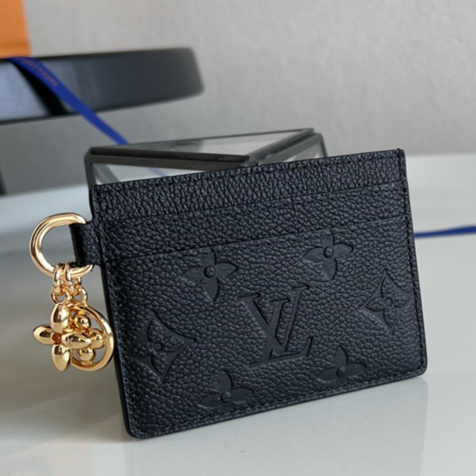 M82132 LV Charms 名片夾_1