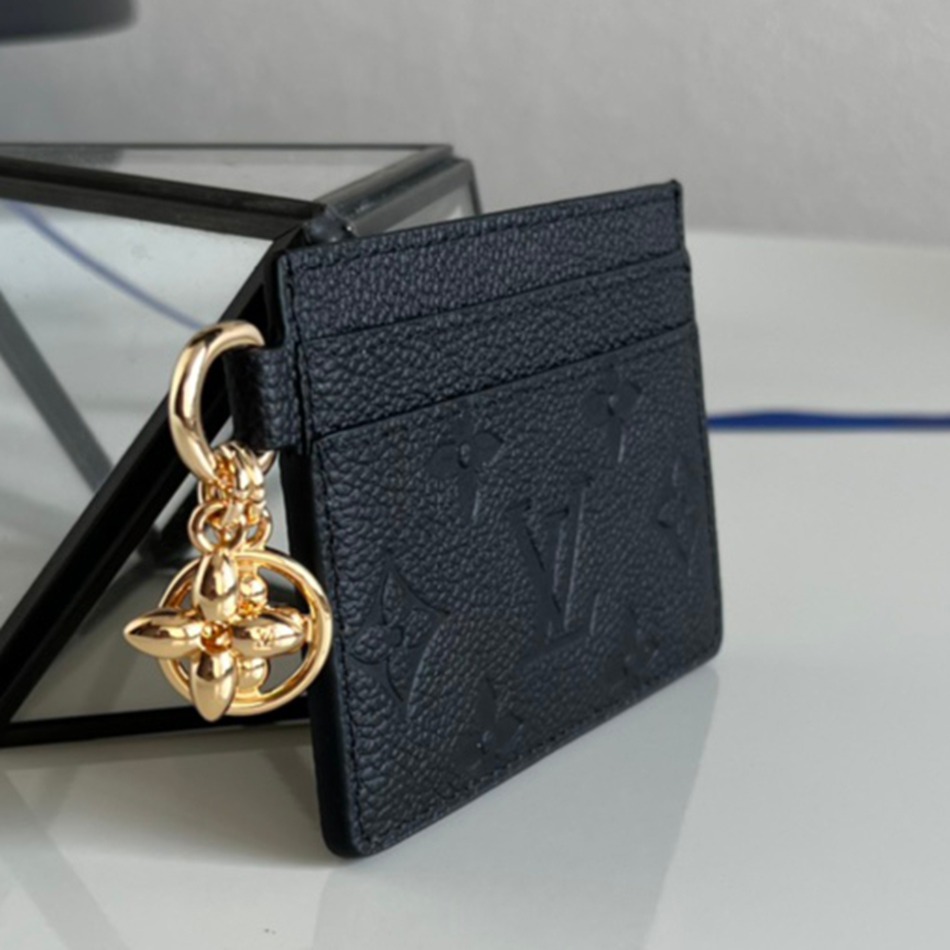 M82132 LV Charms 名片夾_2