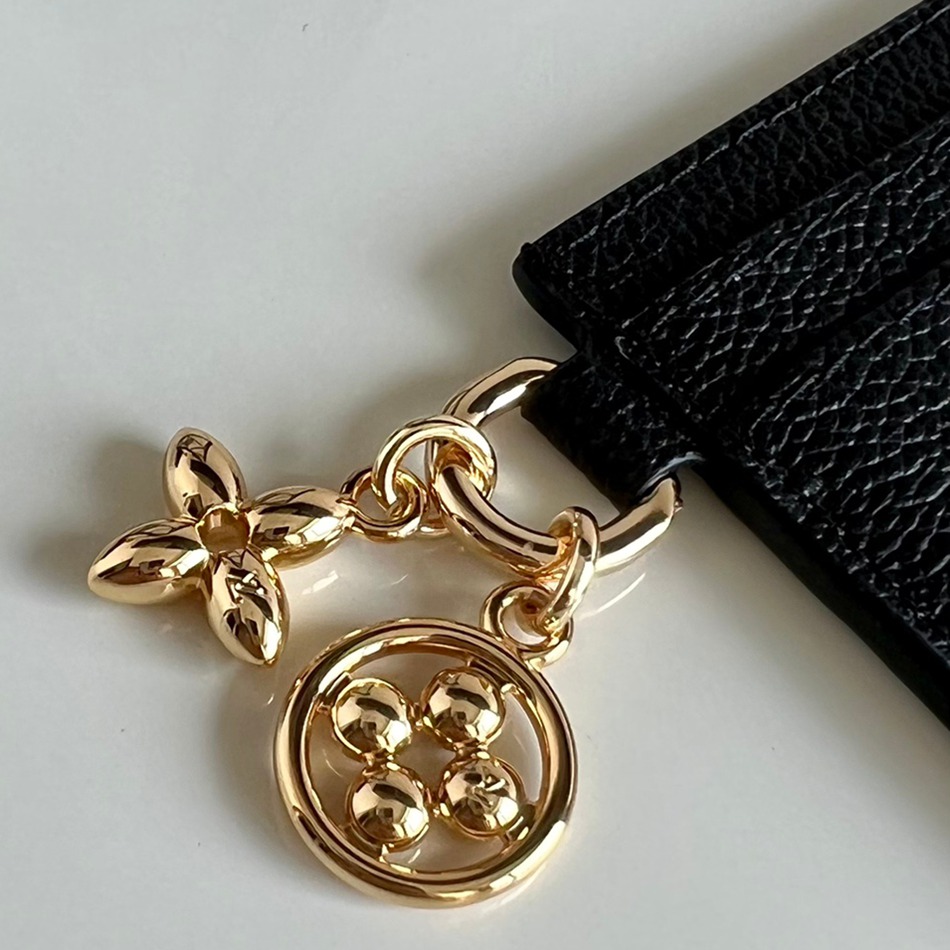 M82132 LV Charms 名片夾_5