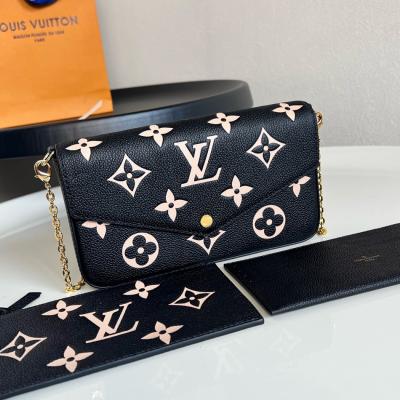 M82479 Felicie Pochette