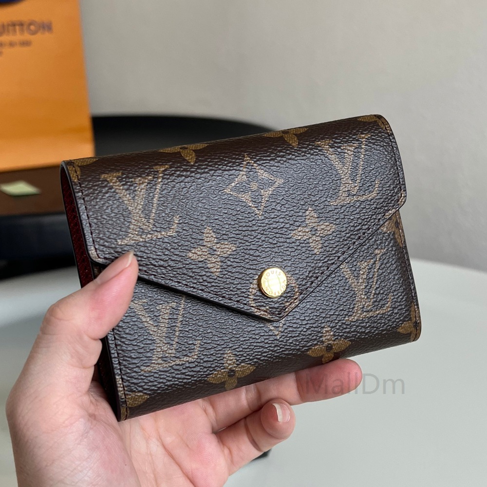 M41938 Victorine 錢包 紫紅色_4