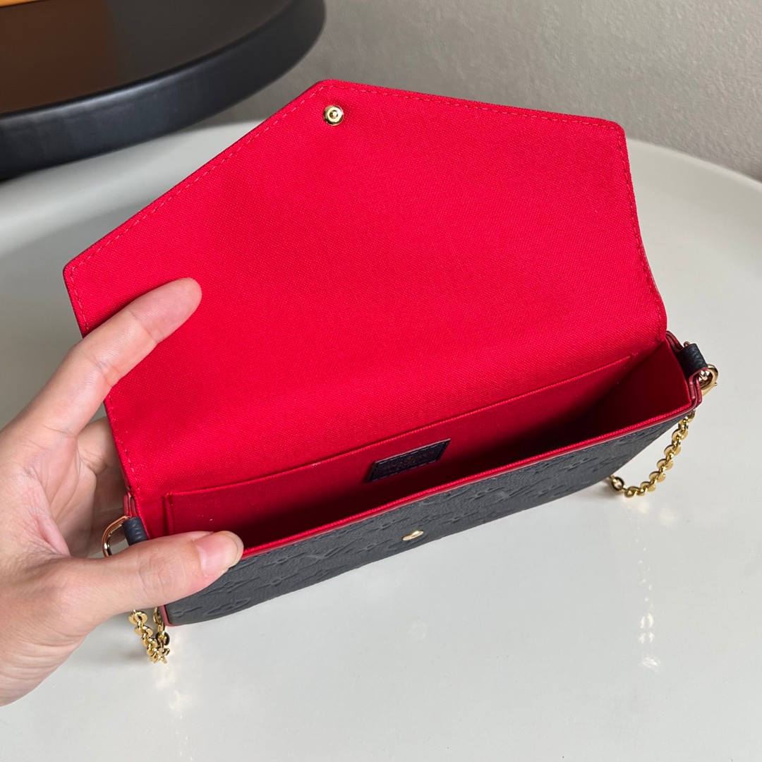 M64064 Pochette Félicie 藍色壓花鏈條包-5