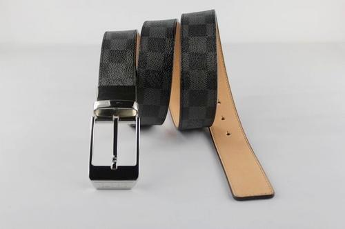 lv 黑格紋皮帶