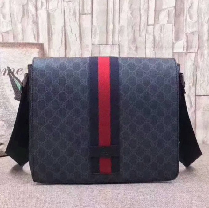 475432黑色PVC 斜背包