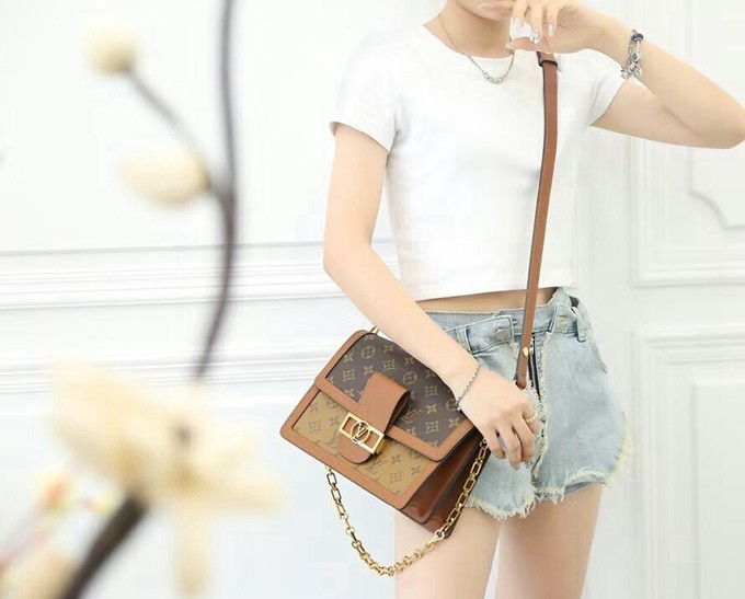 LV M44391 Dauphine 郵差包系列拼色老花斜背包 小號20 x 16 x 10cm-2