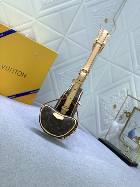 LV 46828 專櫃最新款碗豆子母包郵差包 可頌包 可拆卸-8