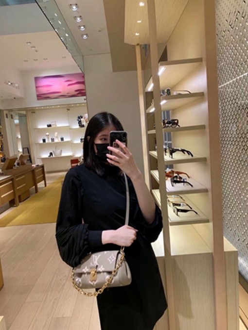LV M45836 FAVORITE 壓紋軟粒面包包 單肩手提包-2