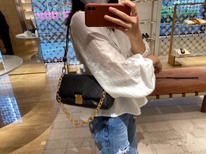 LV M45813 FAVORITE手袋 黑色壓花手提單肩包包-3