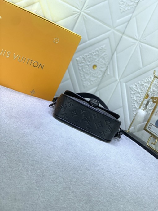 LV M47060壓花  男包郵差包系列 MONTSOURIS 小號郵差包 斜背包-4