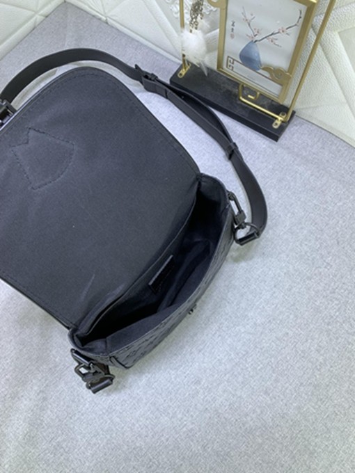 LV M47060壓花  男包郵差包系列 MONTSOURIS 小號郵差包 斜背包-9