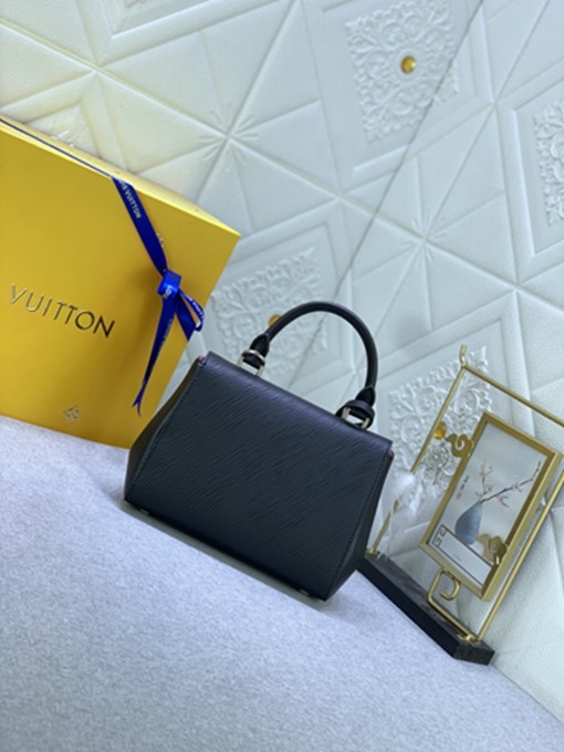 LV M58931Cluny迷你手袋 手提斜背兩用包包-3