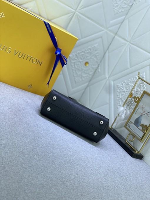 LV M58931Cluny迷你手袋 手提斜背兩用包包-4