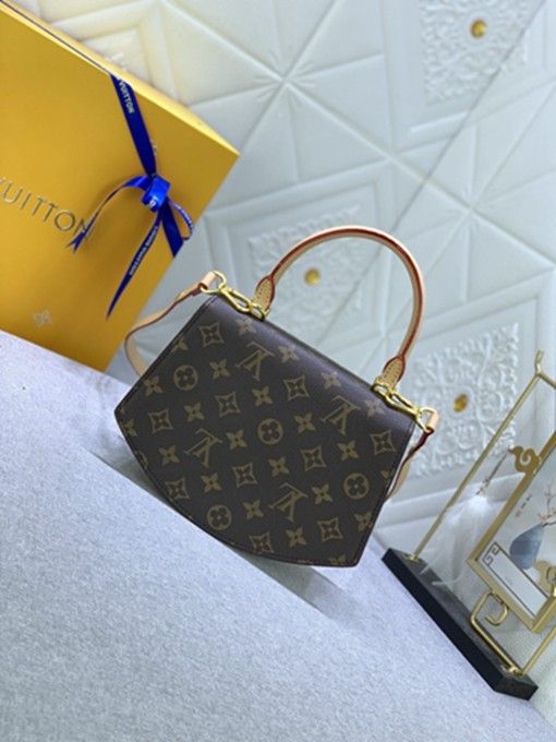 LV M46548扇形手提斜挎包包-3