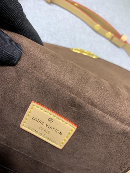 LV M46548扇形手提斜挎包包-8