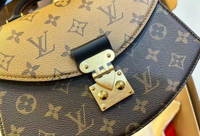 LV M46548扇形手提斜挎包包-10