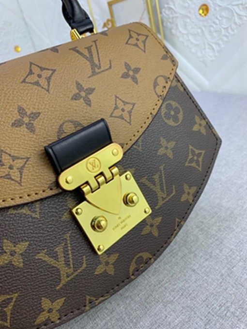LV M46548扇形手提斜挎包包-18