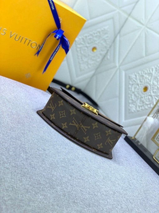 LV M46548扇形手提斜挎包包-16