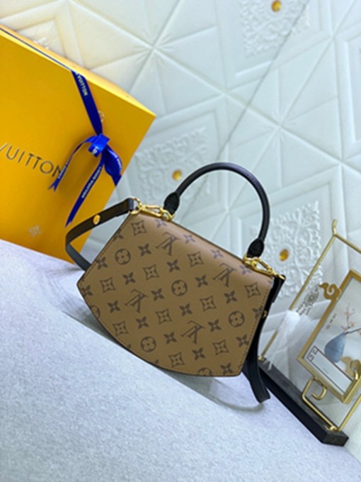 LV M46548扇形手提斜挎包包-15