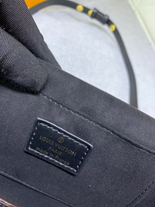LV M46548扇形手提斜挎包包-20