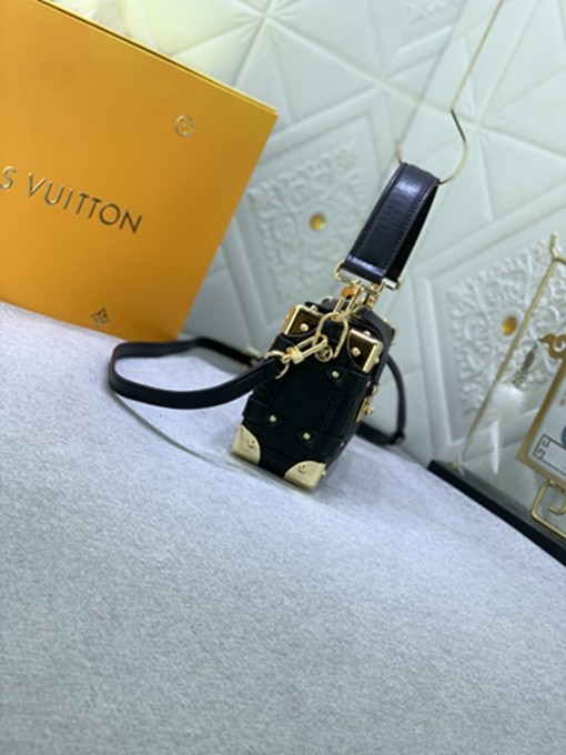 LV M23817 四角包邊鉚釘谷愛淩同款盒子包-5
