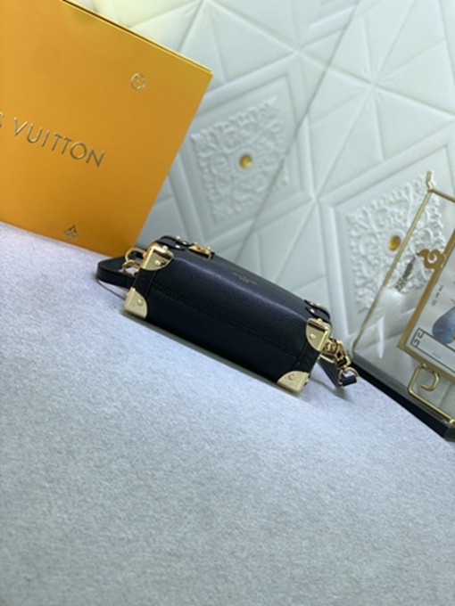 LV M23817 四角包邊鉚釘谷愛淩同款盒子包-4