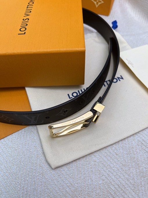 LV 扣頭字母logo黑花皮帶-5
