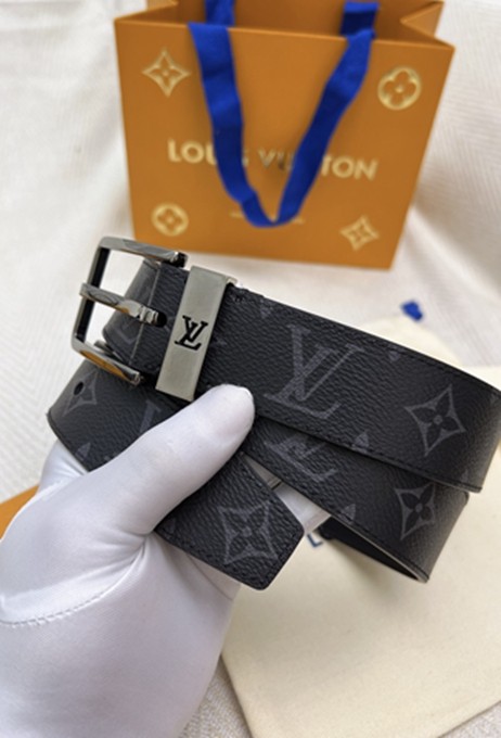 LV 扣頭字母logo黑花皮帶-18