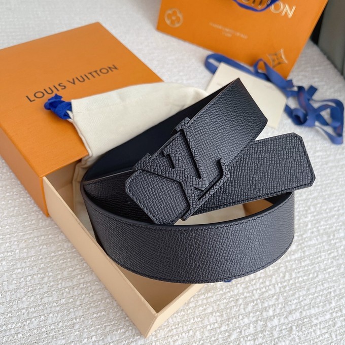 LV 經典款 亞克色鋼扣掌紋牛皮皮帶 腰帶