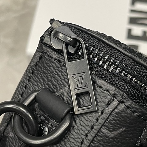 M83563 Pilot 迷你郵差手袋-19