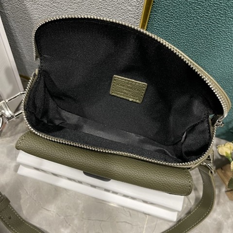 M83563 Pilot 迷你郵差手袋-28