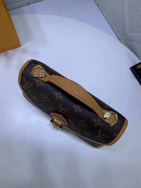M44919 復古時尚手袋 扇形扣凱麗包包-5