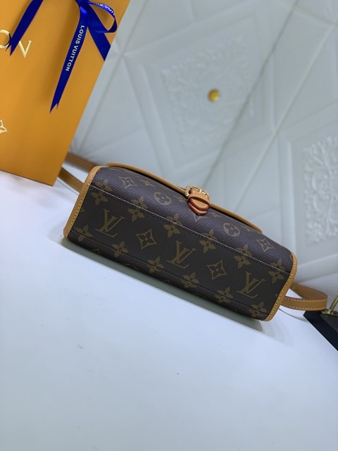 M44919 復古時尚手袋 扇形扣凱麗包包-8