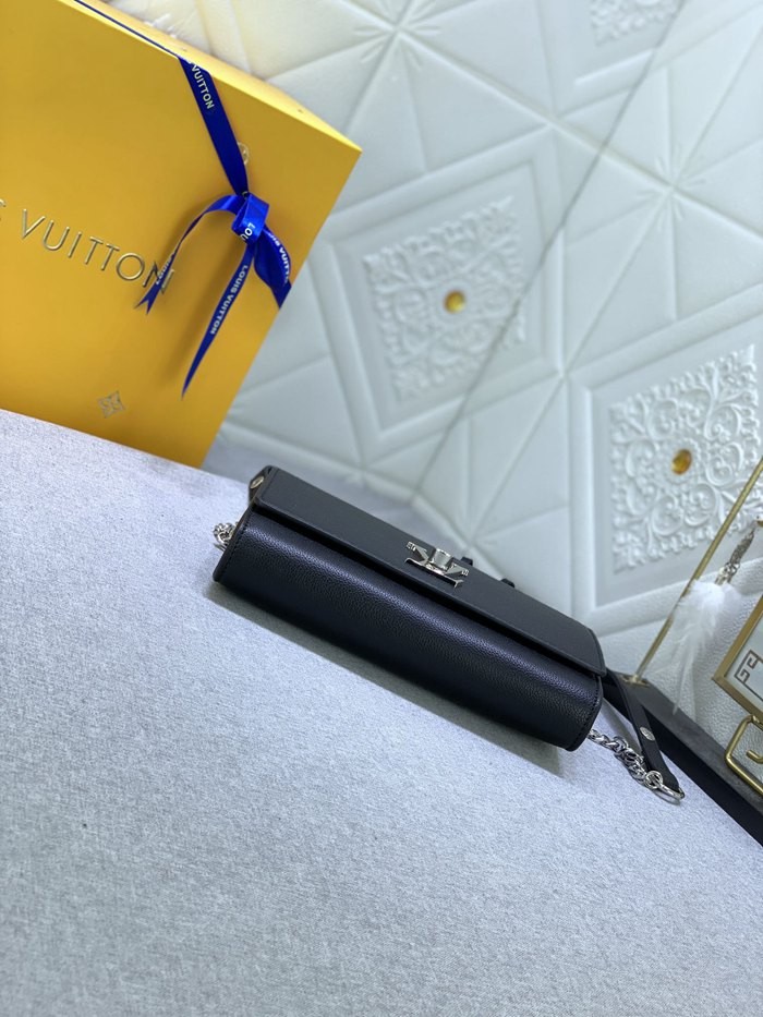M56088 Lockme 手包23.5x16x5.5cm-3