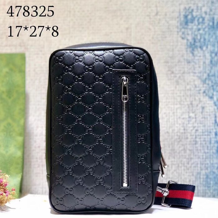 478325黑色全皮壓花胸包 17x27x8.5
