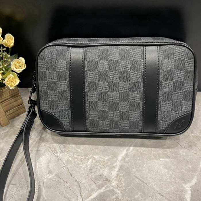 M82076 黑格 Pochette Kasai 手拿包25x16x6.5cm