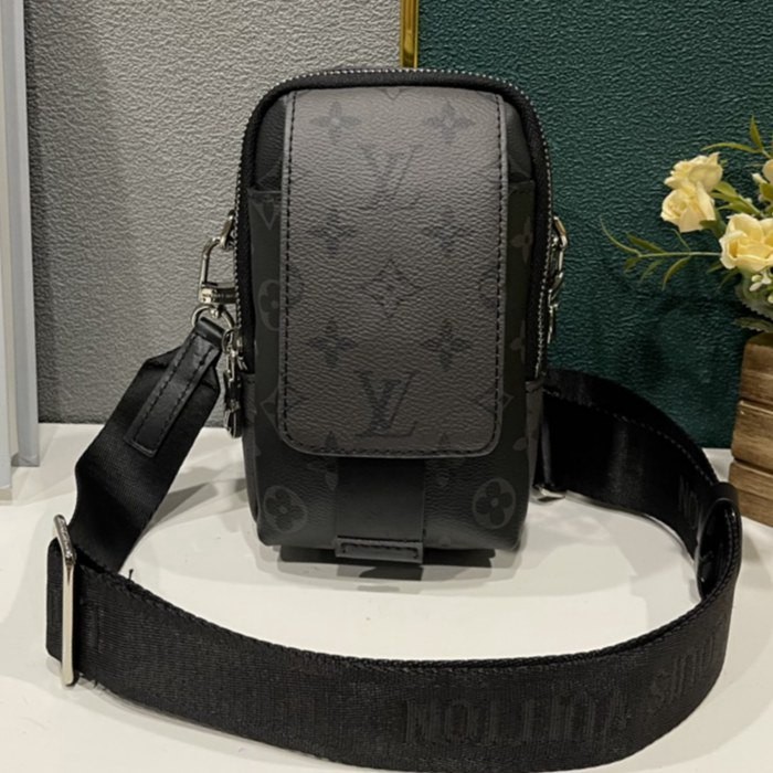 M81321  黑灰花 FLAP DOUBLE 手機包 11x18x8cm