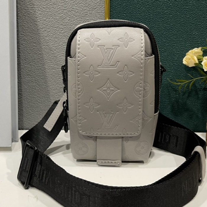 M81005灰壓花 FLAP DOUBLE 手機包11x18x8cm