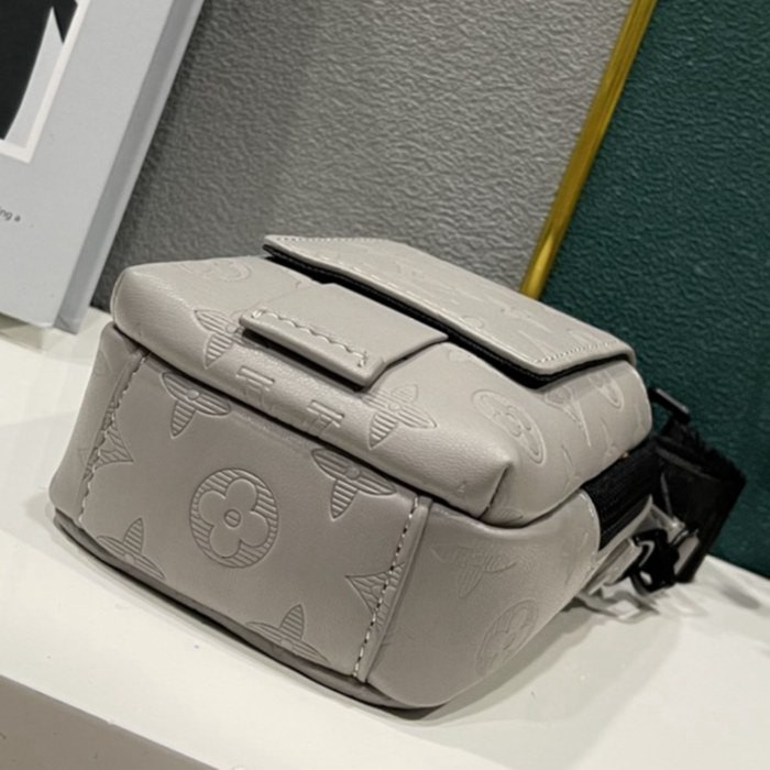 M81005灰壓花 FLAP DOUBLE 手機包11x18x8cm-3