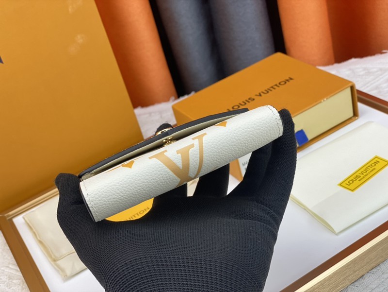 m80086 VICTORINE 錢夾 白金色12x9.5x1.5-3